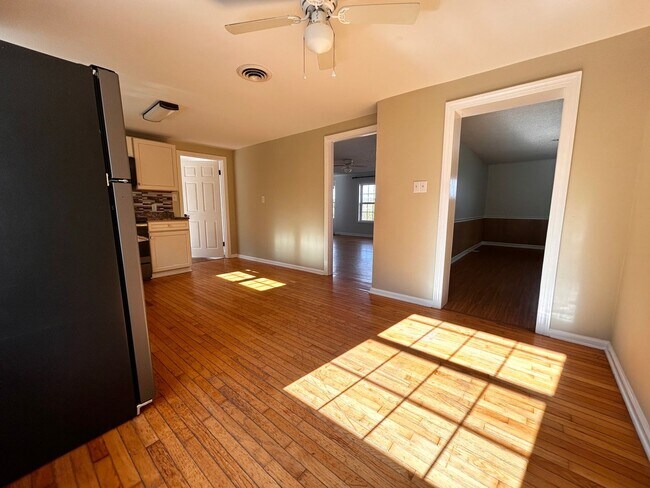 Building Photo - NOW AVAILABLE! 3 Bedrooms/1 1/2 Bath with Double living room space.