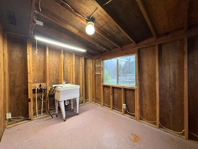 Building Photo - Large, fenced, sunny yard. 3/1.5 in  Azalea Hill location in McKinleyville