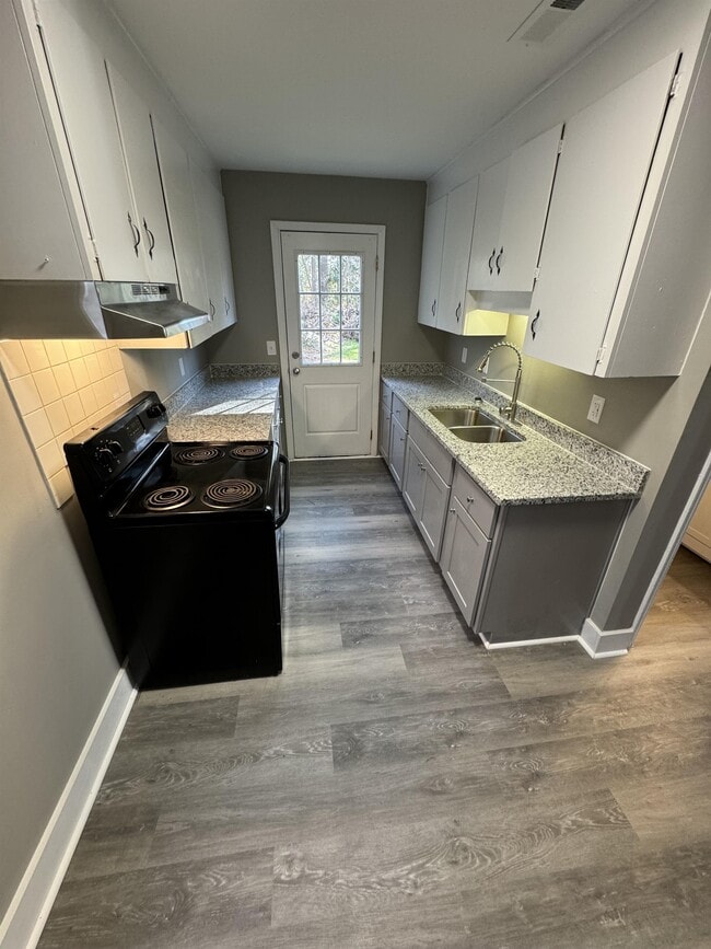 Building Photo - 121 Aqua Ct