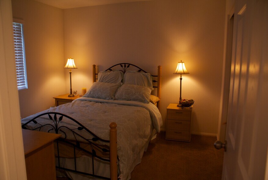 Downstairs bedroom - 1740 E D St