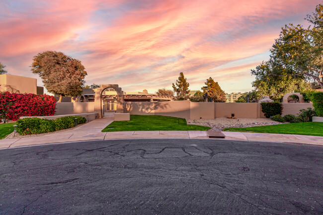 Building Photo - Elegant Townhouse with Resort-Style Living...