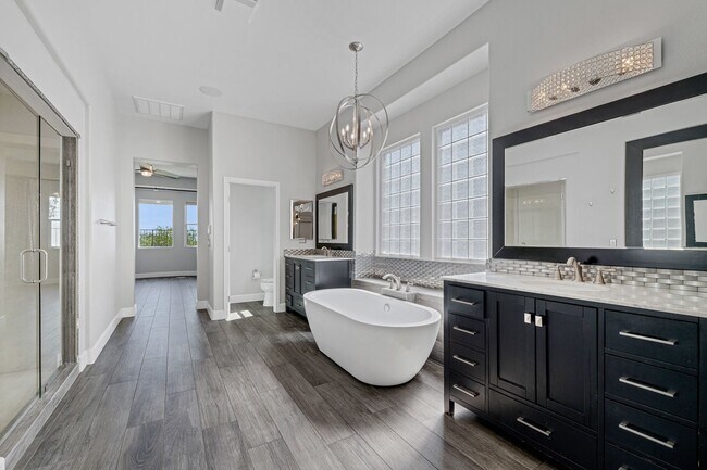 Building Photo - Executive Luxury Living with Unmatched Cit...