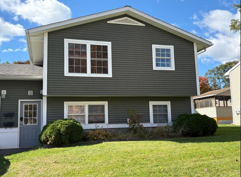 Building Photo - 10 Southview Dr