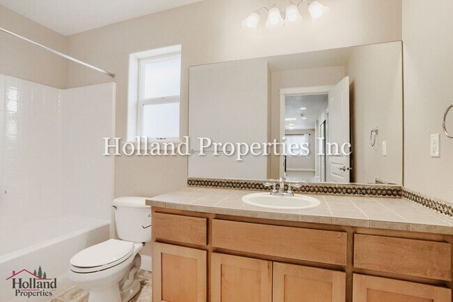 Building Photo - 21569 SW Susan Ln