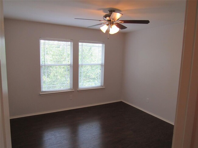 Building Photo - 917 Truman Ln