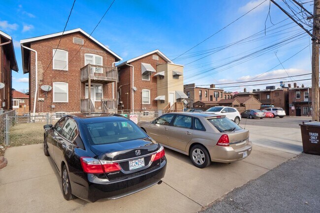 Building Photo - 4918 Tholozan Ave