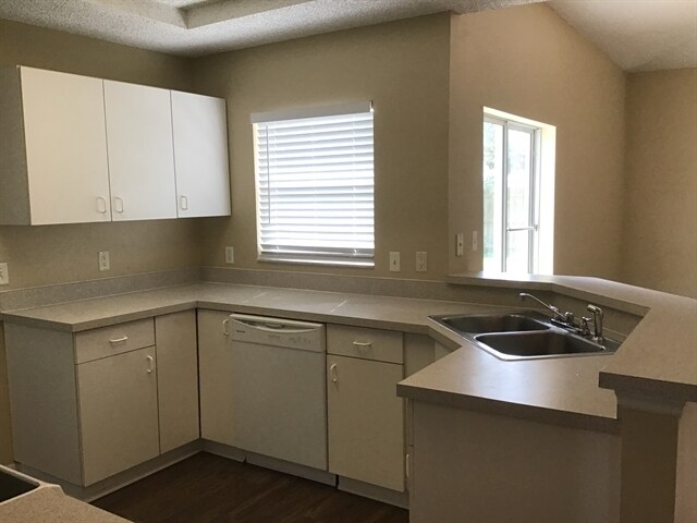 Building Photo - 558 Hatcher St SE