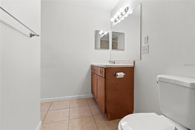 Building Photo - 530 Orange Dr