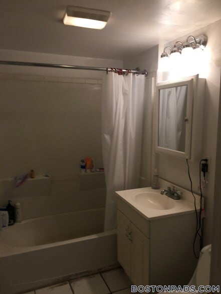 Building Photo - 324 St Paul St