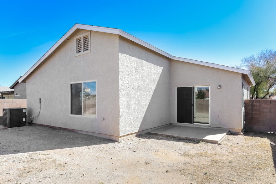 Building Photo - 7625 S Athel Tree Dr