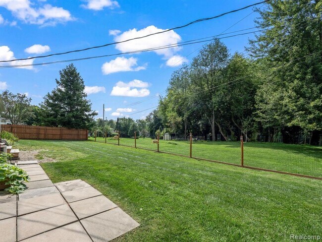 Building Photo - 3500 Fieldview Ave