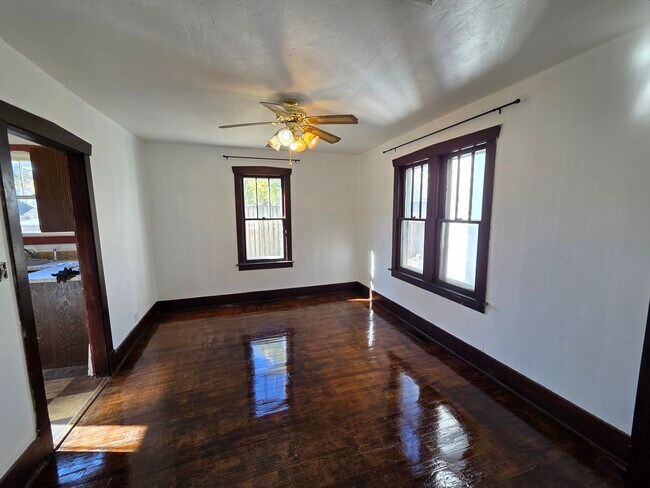 Building Photo - 509 14th St