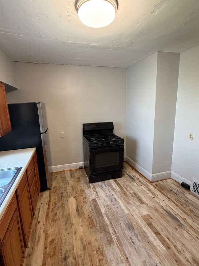 Building Photo - 368 Wildwood Ave