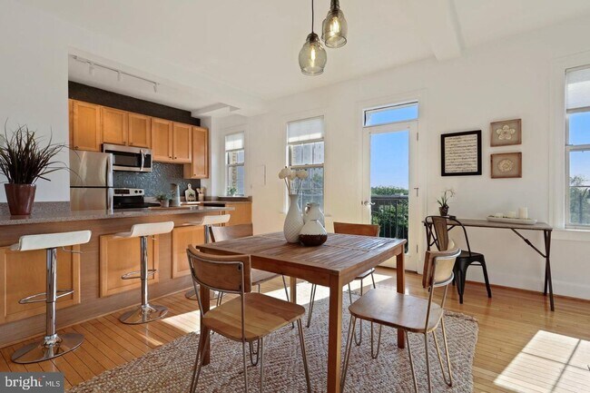 Building Photo - Beautiful One BR in Columbia Heights/Adams Morgan