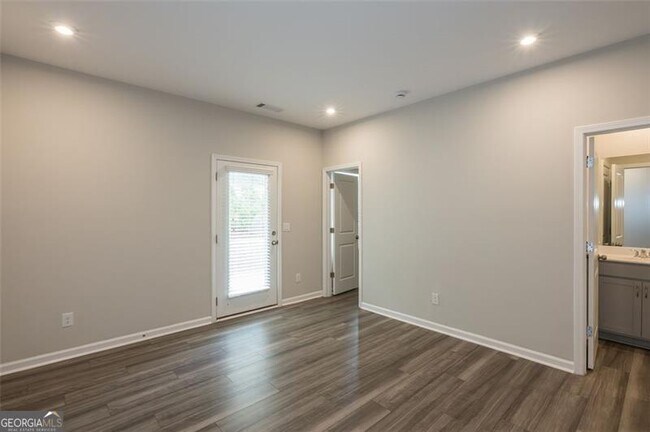 Building Photo - 381 Skylar Way SE