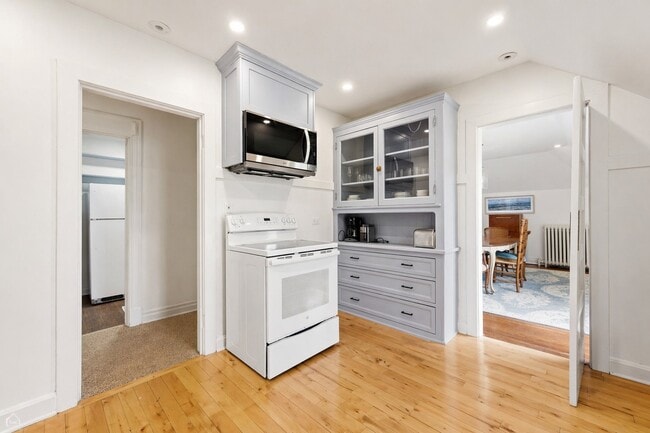 Building Photo - 235 Greenwood St