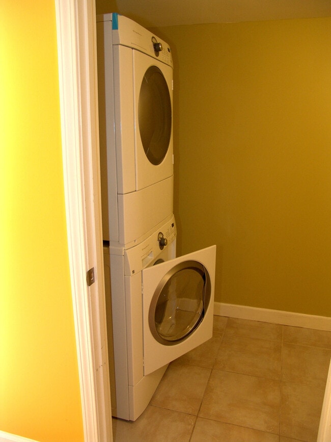 Building Photo - 2 Bedroom Condo in Dunwoody Plantation