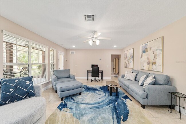 Building Photo - 1706 SW 27th St