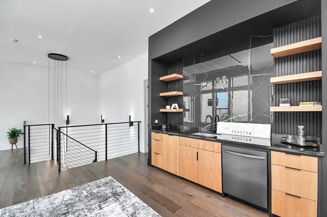 Building Photo - 5414 John Dreaper Dr