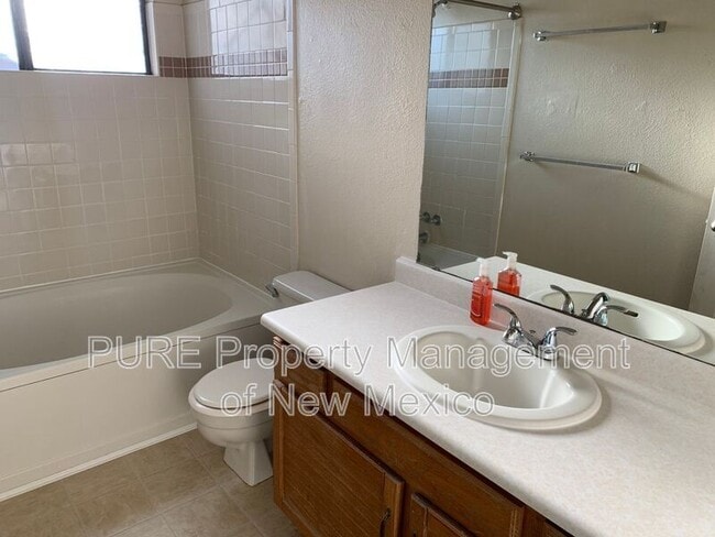 Building Photo - 4556 Platinum Dr NE