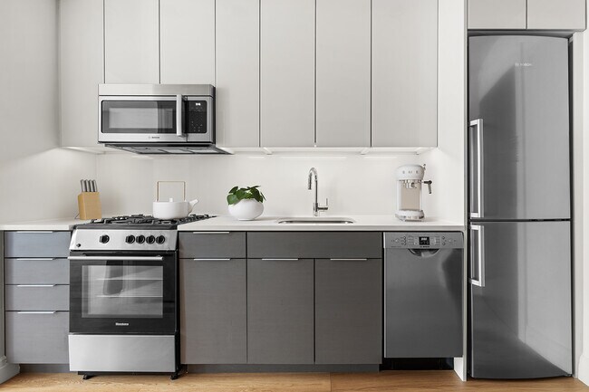 Interior Photo - 325 Kent