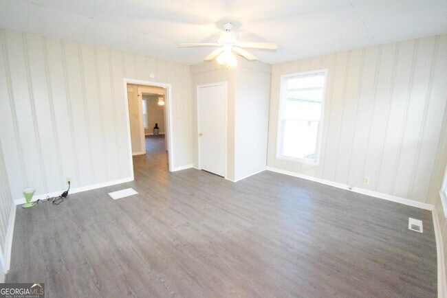 Building Photo - 2625 Sharpsburg McCollum Rd