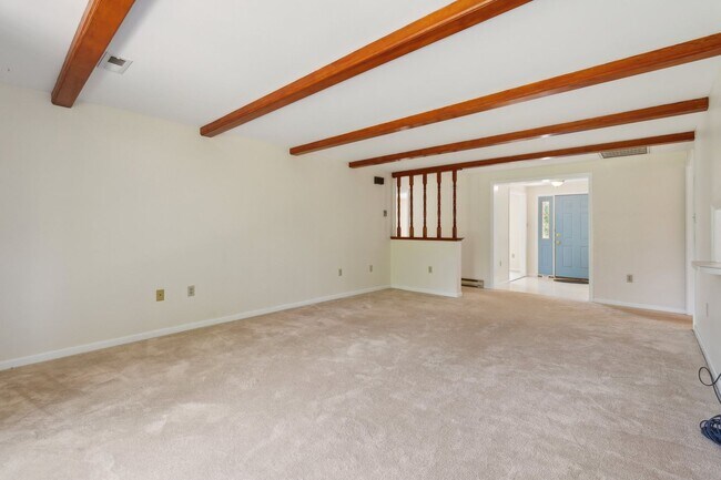 Building Photo - Charming One-Level Home Nestled Among Matu...