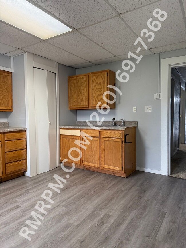 Building Photo - 641 Byron St