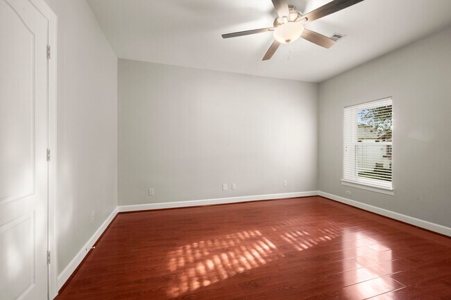 Building Photo - 107 Island Blvd