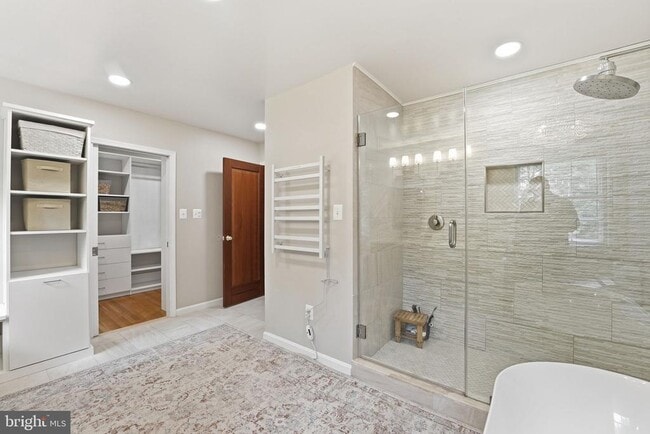 Building Photo - 2419 Claremont Dr