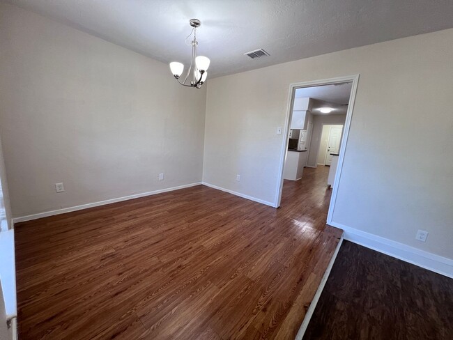 Building Photo - 4 Bedroom 2 Bathroom in Northwest Houston ...