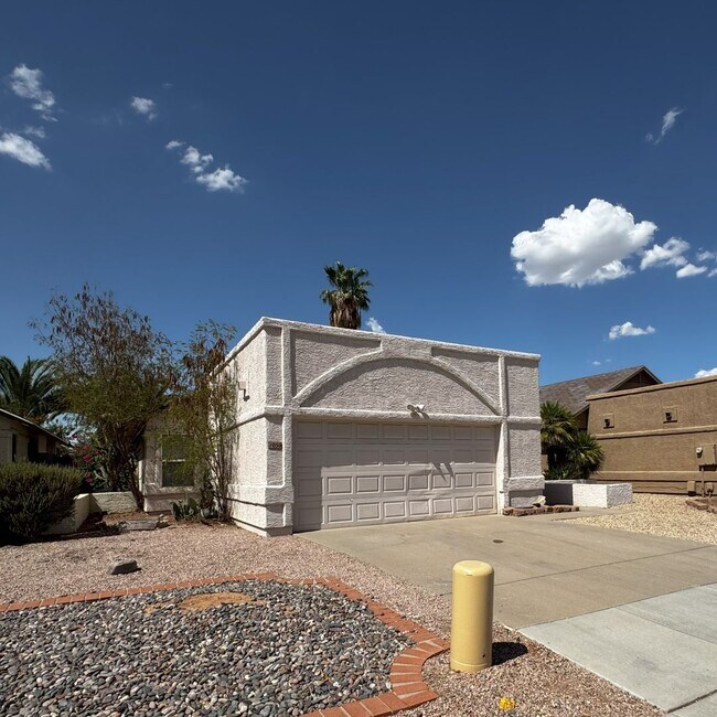 Building Photo - Stylishly Updated 3-Bedroom Home in Prime ...