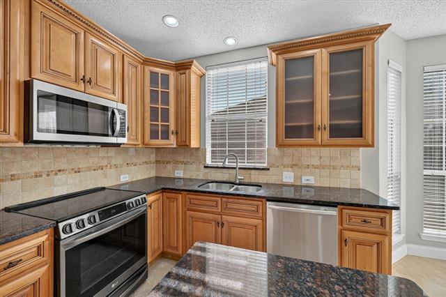 Building Photo - 11613 Alexandria Dr