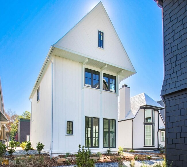 Building Photo - 135 Carlyle Ln