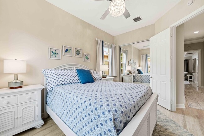 Building Photo - 11850 Valencia Gardens Ave