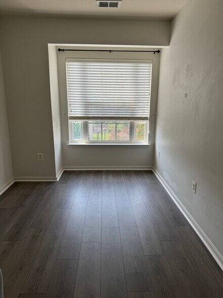 Building Photo - 637 Baystone Ct