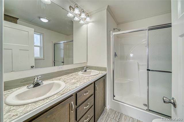 Building Photo - 904 W 6th St