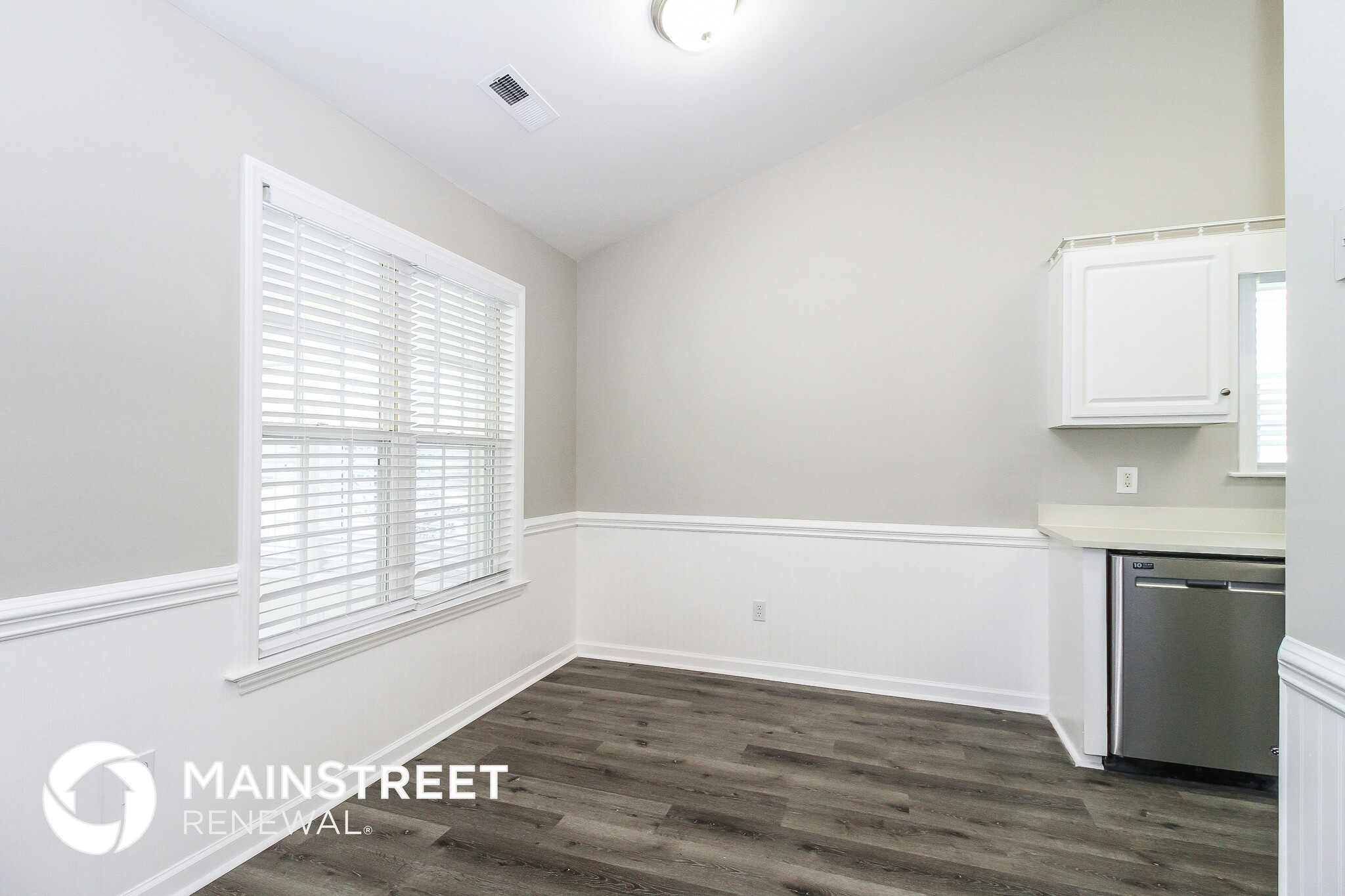 Building Photo - 5939 Old Plank Rd