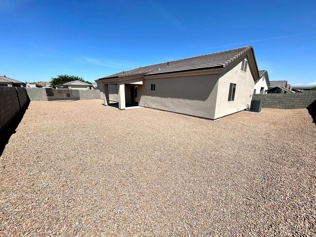 Building Photo - Great 3 Bedroom Home near Hualapai School!