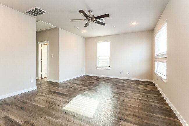 Building Photo - 357 N Centro Cir