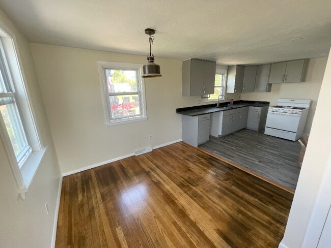 Primary Photo - 16 Totman Dr