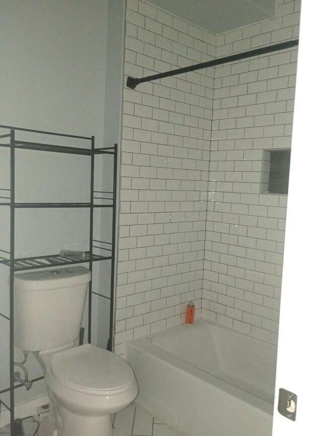 Building Photo - Stunning 4-Bedroom Townhome in Grays Ferry! Available NOW!