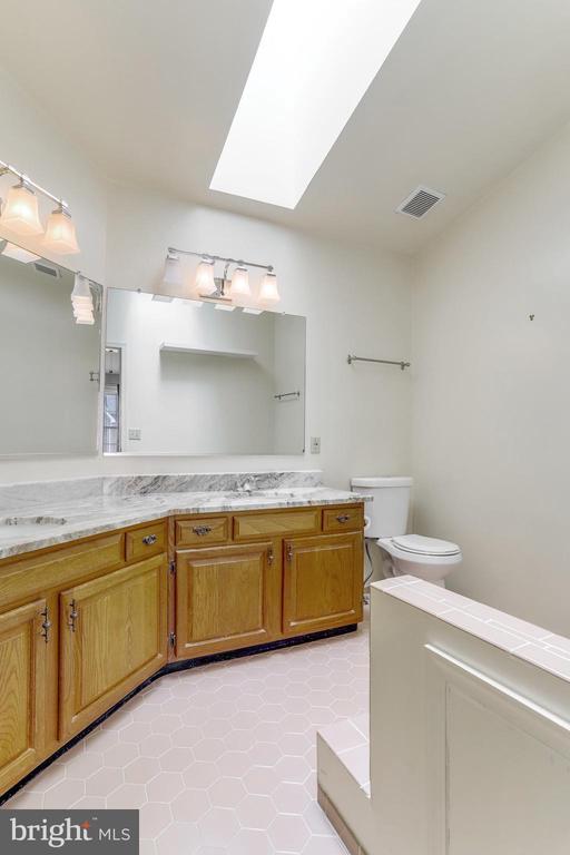 Building Photo - 7415 Salford Ct