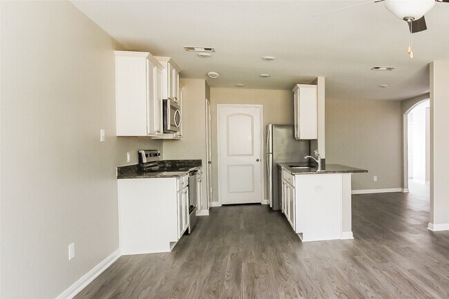 Building Photo - 23055 Bellini Dr