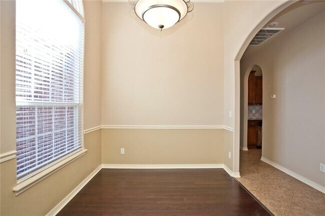 Building Photo - 3004 SW Camden Dr