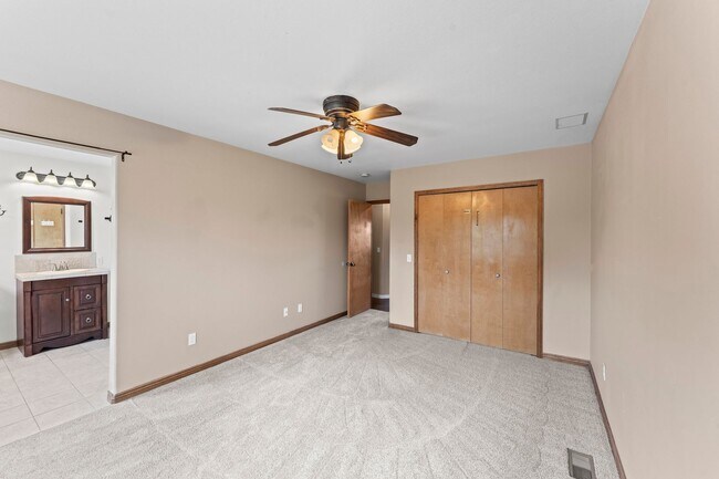 Building Photo - Beautiful 4 Bedroom Broadmoor Glen home - (D12 Schools)