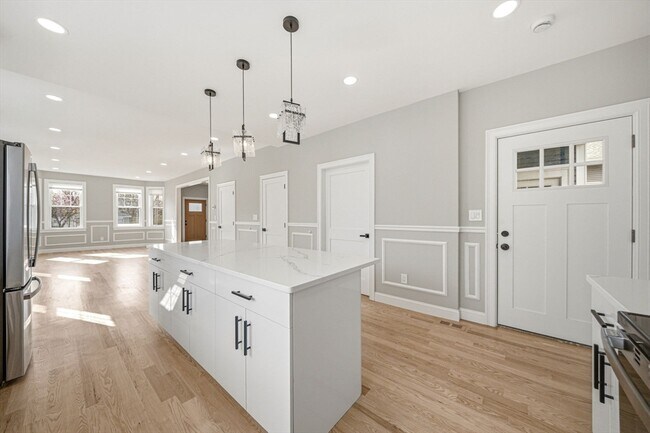 Building Photo - 9 Logan Ave