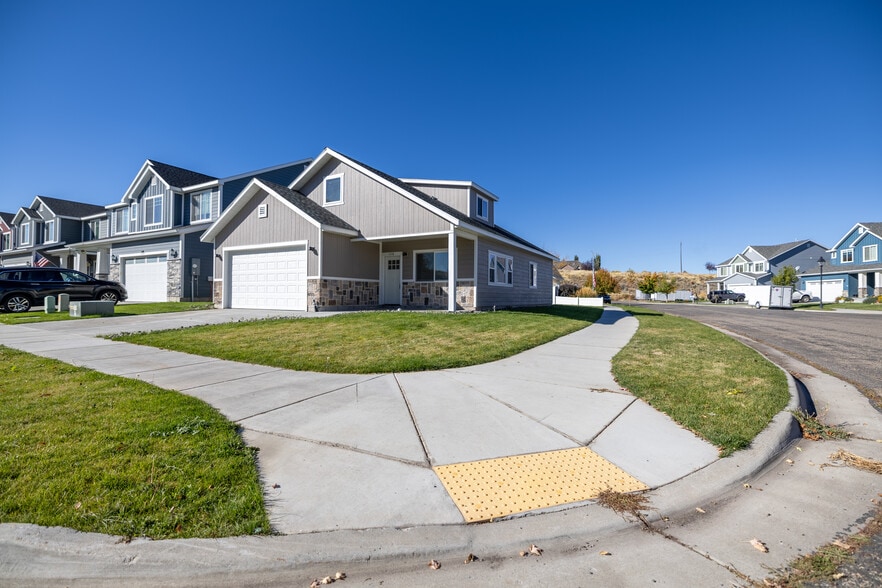 Corner - 1110 Monroe Ct