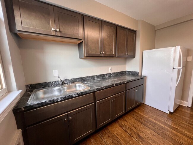 Building Photo - Modernized 1 br, heat included - Oct 14 mo...