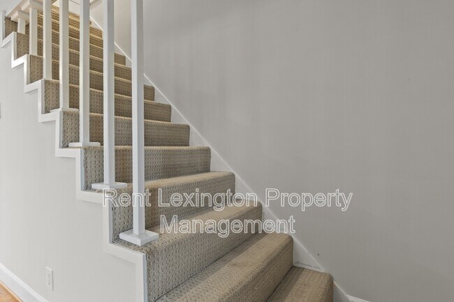 Building Photo - 265 Zandale Dr